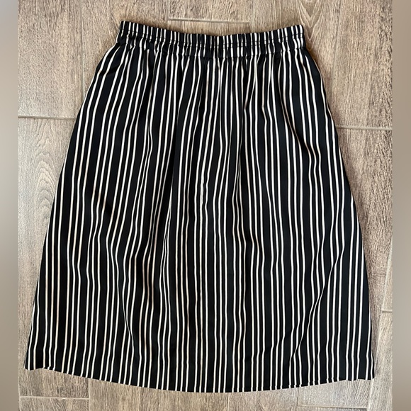 J.Crew Black & White Striped Midi Skirt Size 4 | Elastic Waist Pockets Classic - Picture 7 of 7